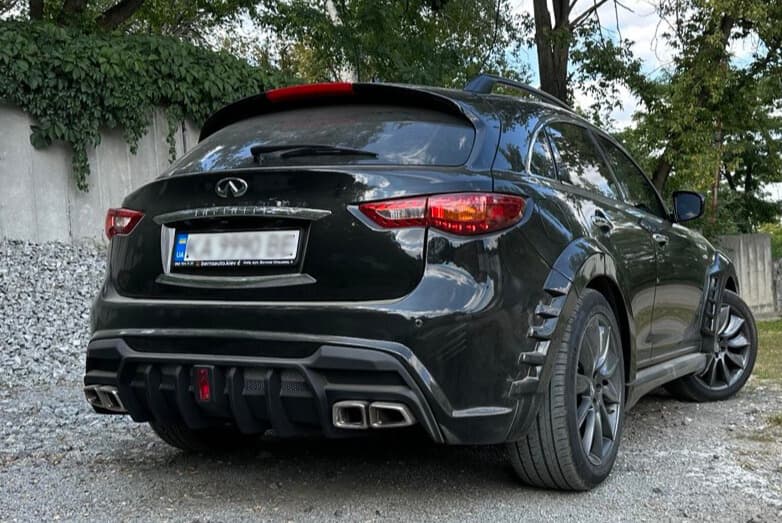 Infiniti FX37 з тюнінг-обвісом
